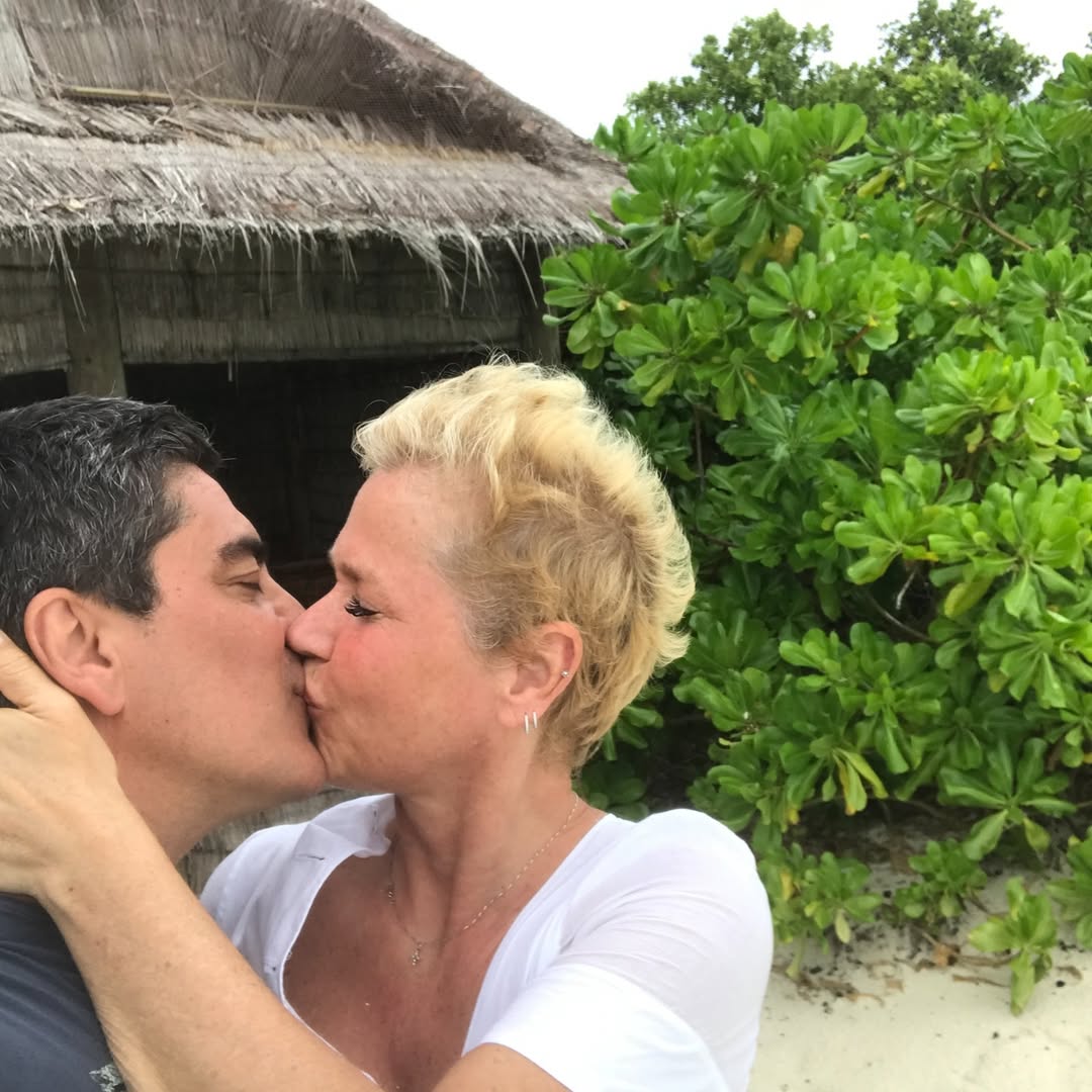 Xuxa faz declaração apaixonada para Junno em seu aniversário: 