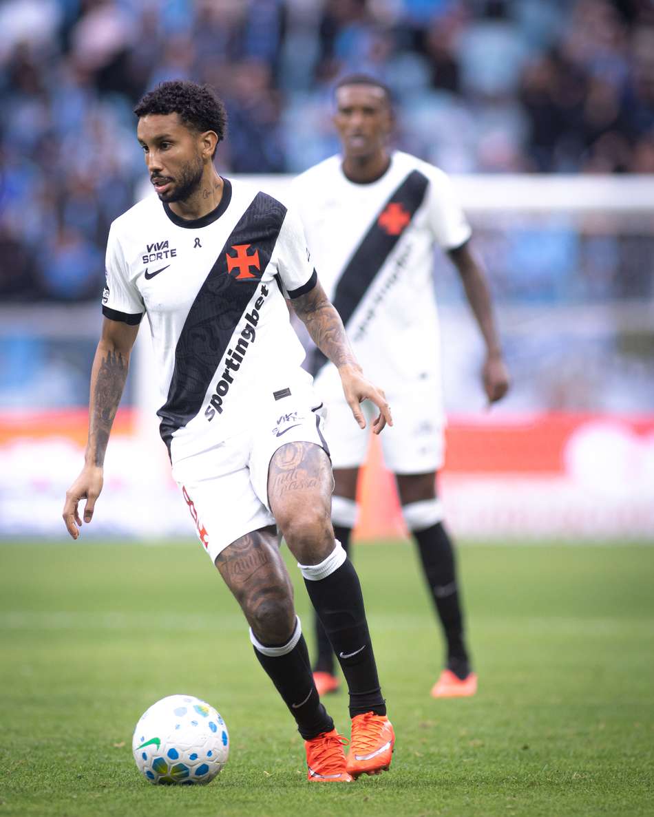 Vasco busca renovar vínculos com meias Ramon Rique e Jair