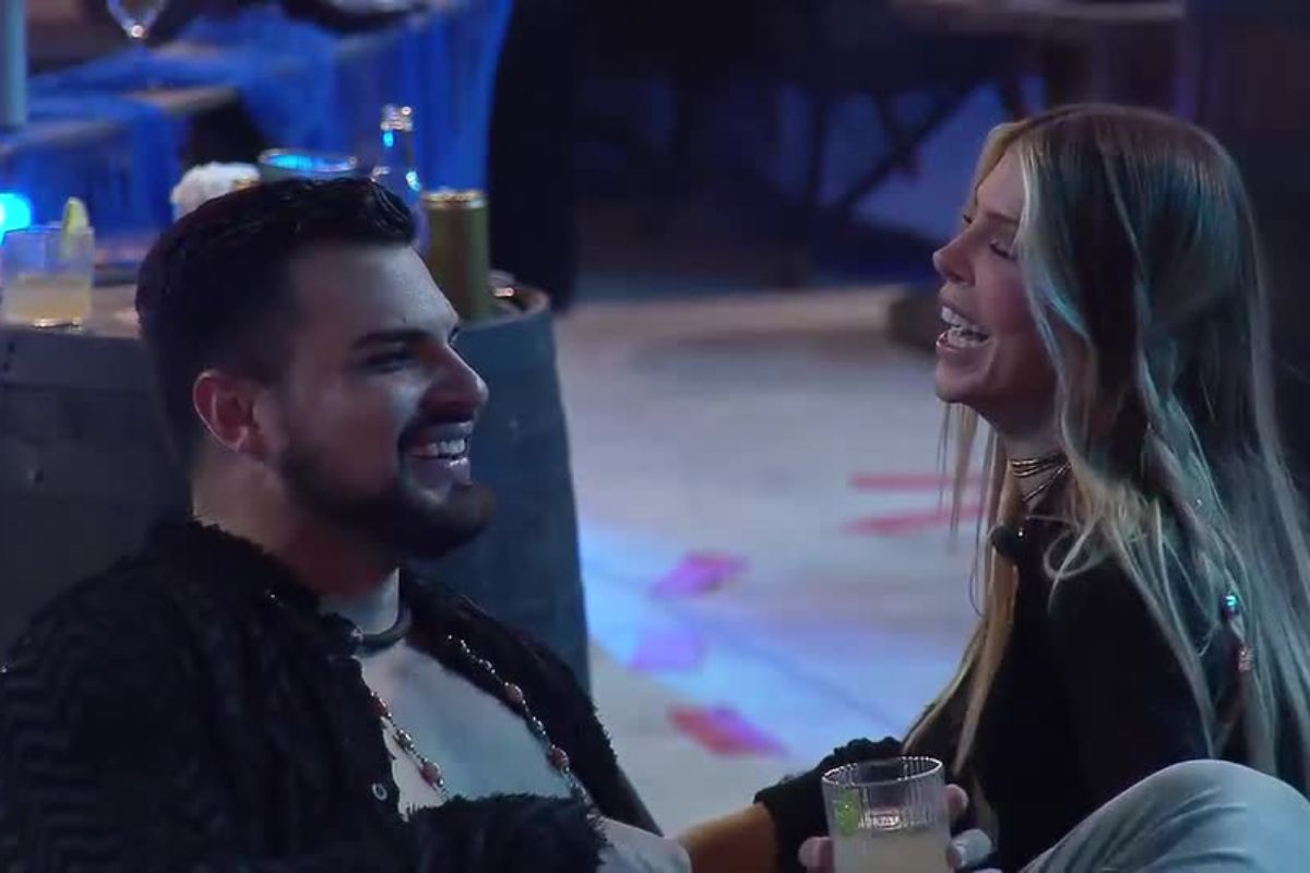 A Fazenda 18: Ana Bruna e Renê trocam beijo e paixão começa a se intensificar