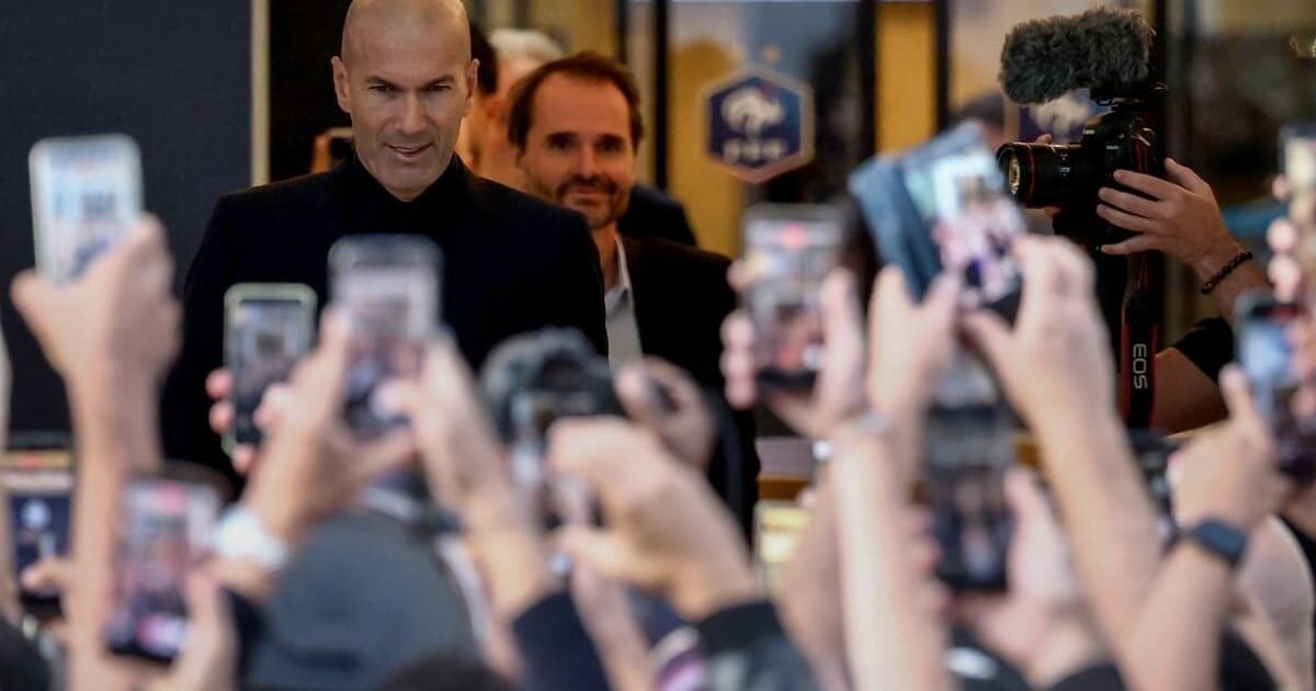 Zidane inicia nova era na seleção francesa com sua primeira convocação