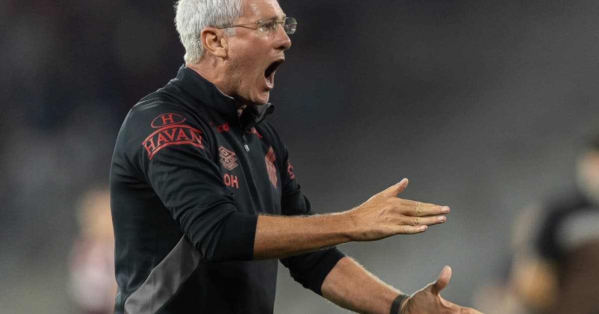 Odair Hellmann é expulso após descontentamento com a arbitragem na partida contra o Bahia
