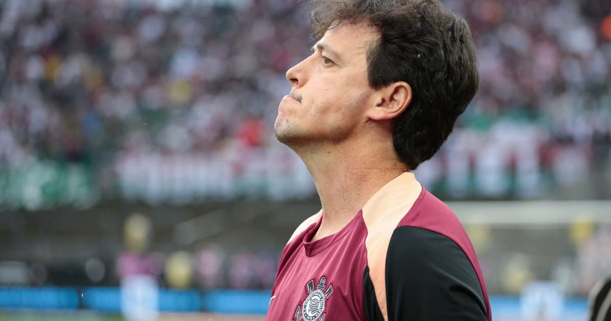 Após derrota em casa, torcida do Corinthians se manifesta contra Fernando Diniz