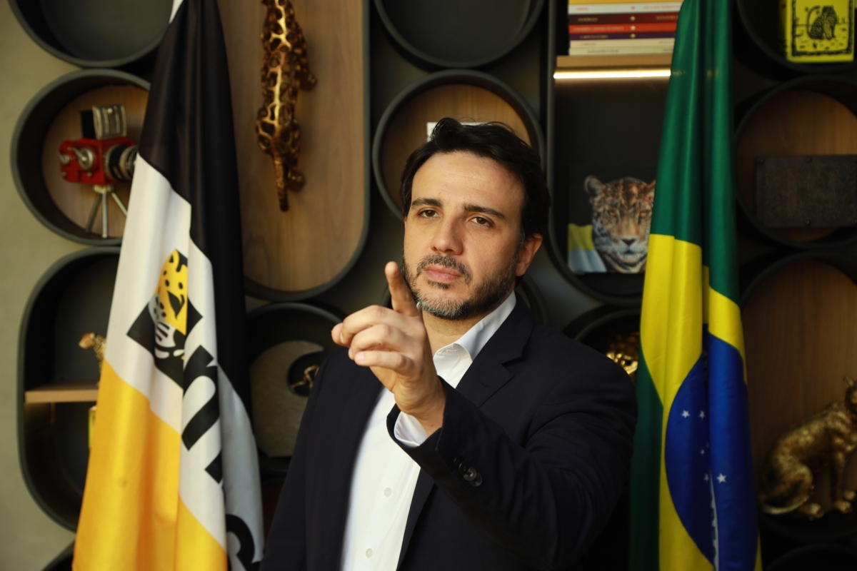 Renan Santos propõe desvinculação de benefícios do salário mínimo e nova reforma da Previdência
