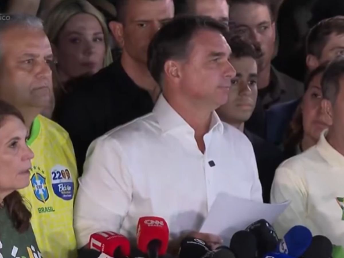 Flávio Bolsonaro contesta resultado do 2º turno e pede anulação