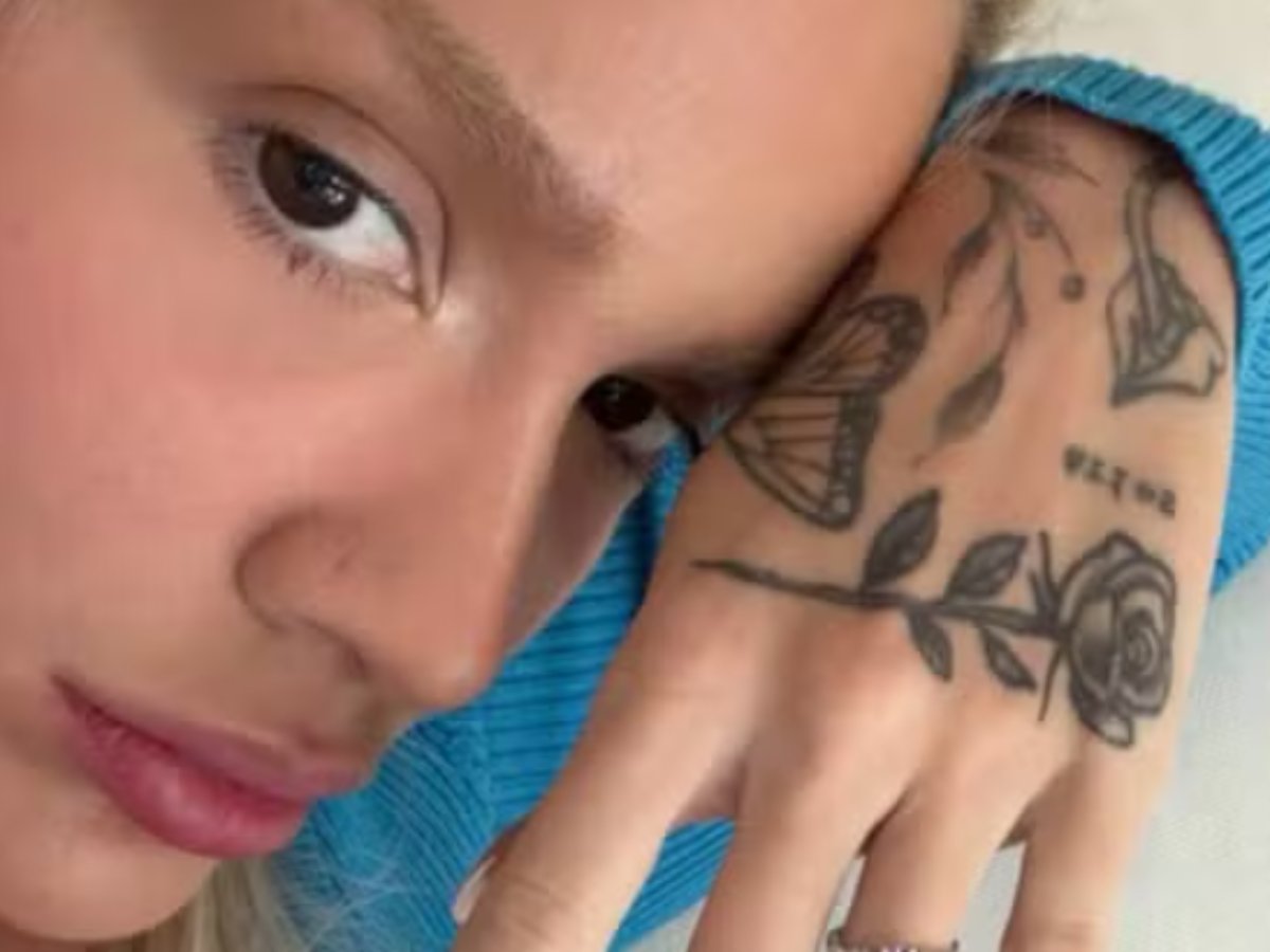 Karoline Lima revela arrependimento sobre suas tatuagens: 'Já não sou mais eu'