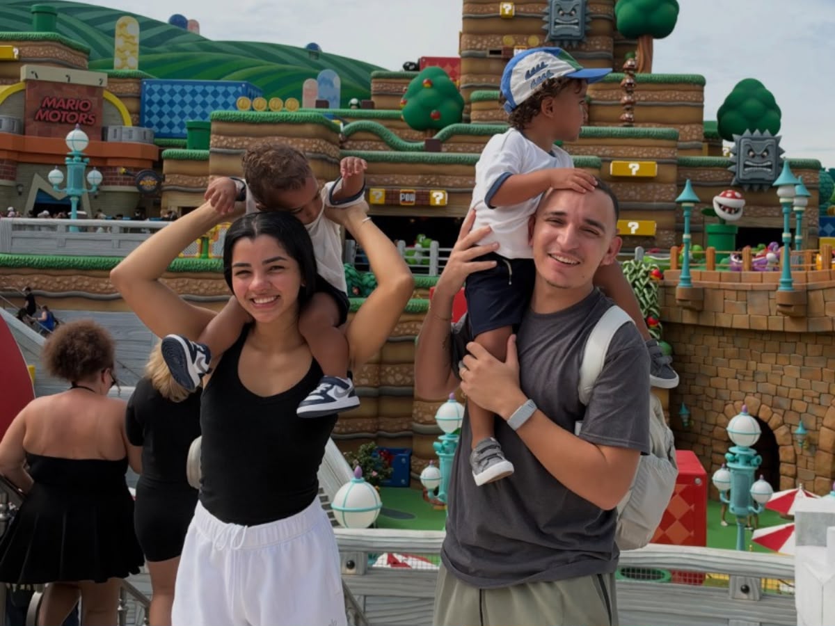 Ary Mirelle se diverte em Orlando com os filhos e reflete sobre maternidade