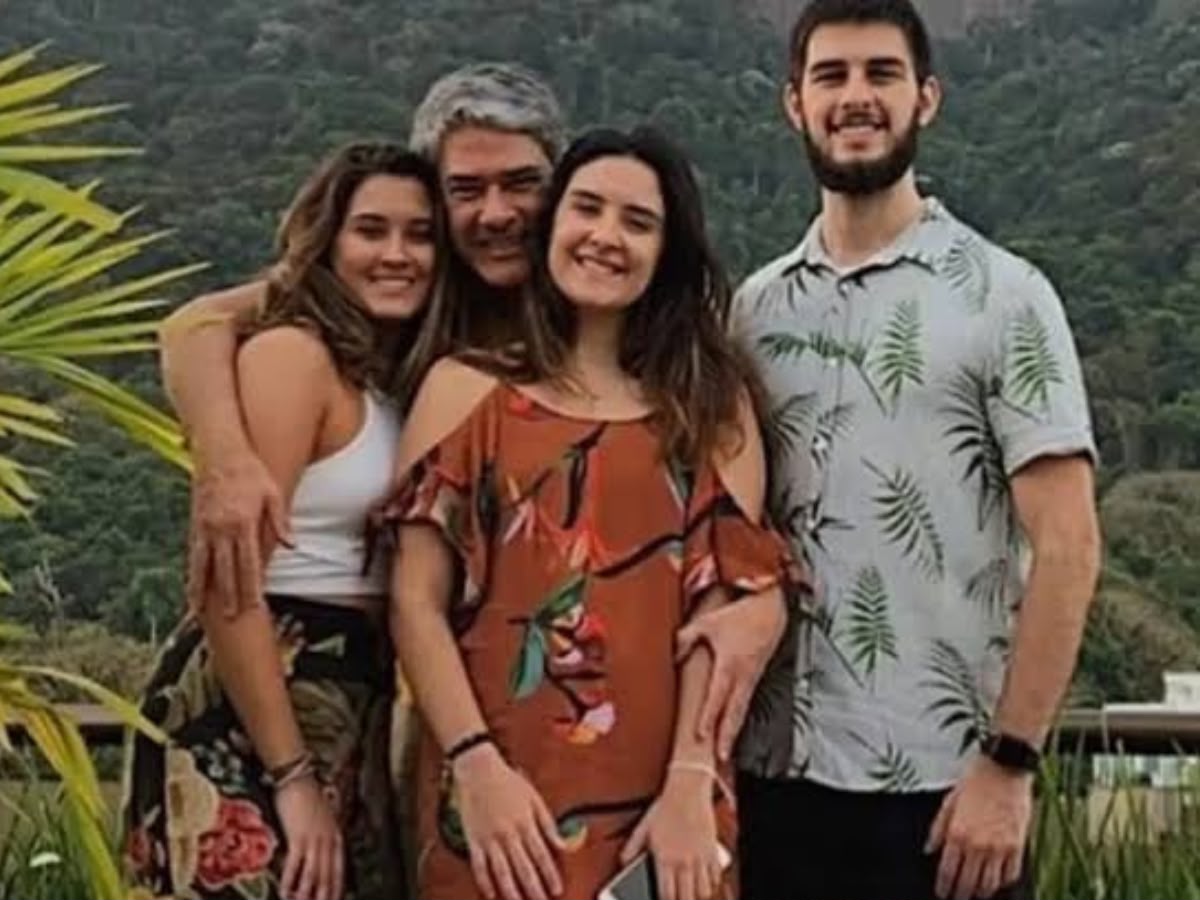 William Bonner faz tatuagem em homenagem aos trigêmeos