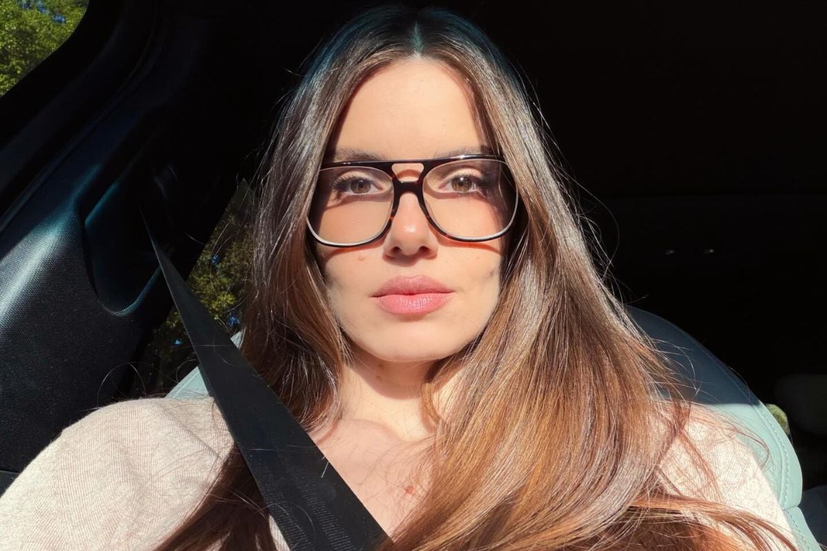 Camila Queiroz e a Pressão Pós-Maternidade: Um Olhar Reflexivo